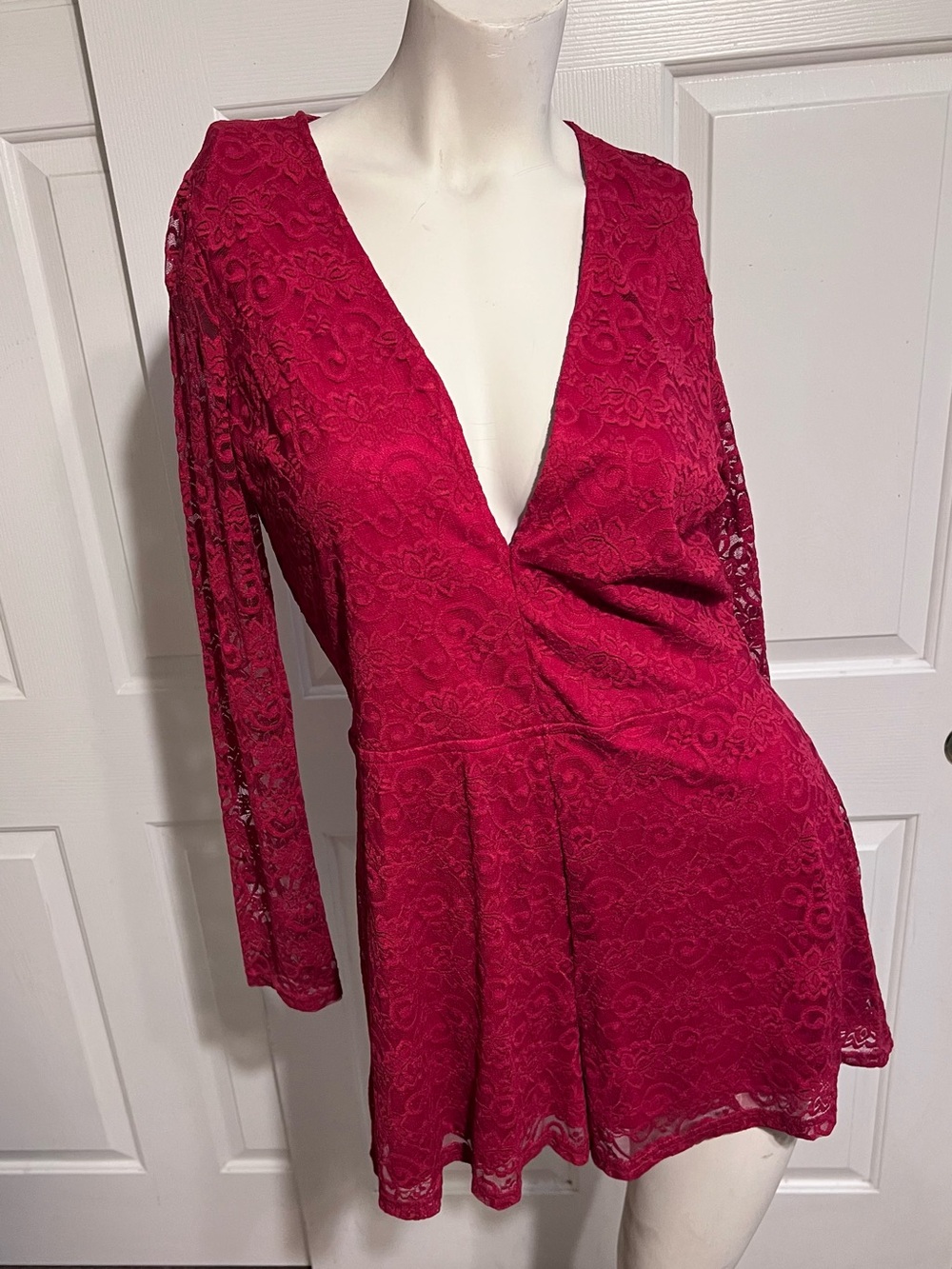 Windsor Deep V Lace Long-Sleeve Romper in Berry